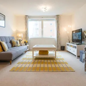 Apartment Hansen Court - Stylish Bay With Parking And River Views, Cardiff