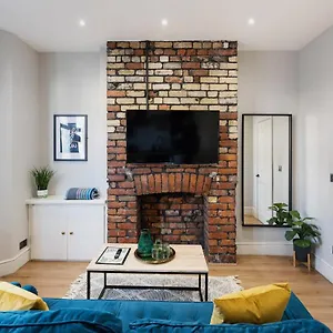 Apartment Stylish Modern Near The Centre With Nearby Off-road Parking, Cardiff